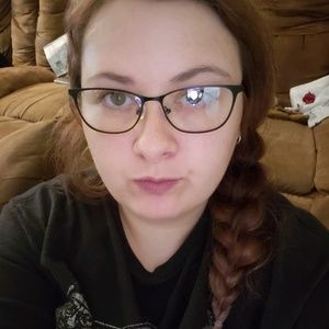 Meet your Posher, Caitlin